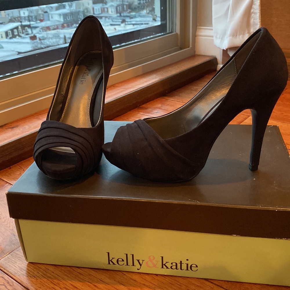 kelly & katie black heels 6.5W peep toe